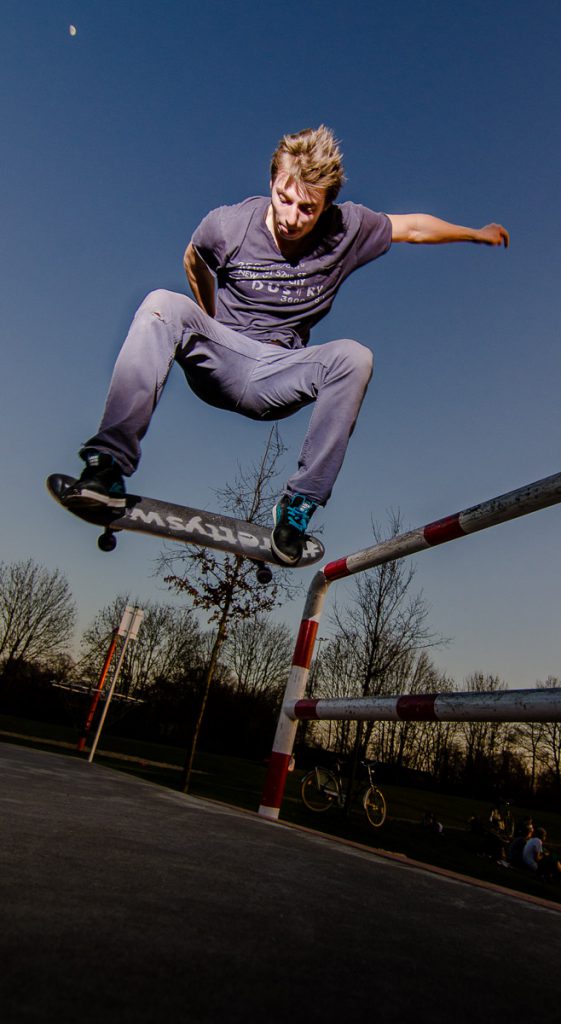 Skater im Sprung